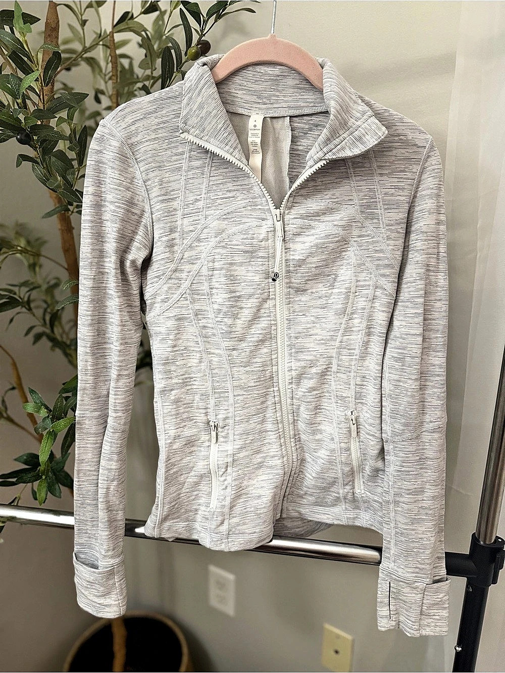 lululemon Define Jacket Women's Gray & White Athletic Jacket Size 4